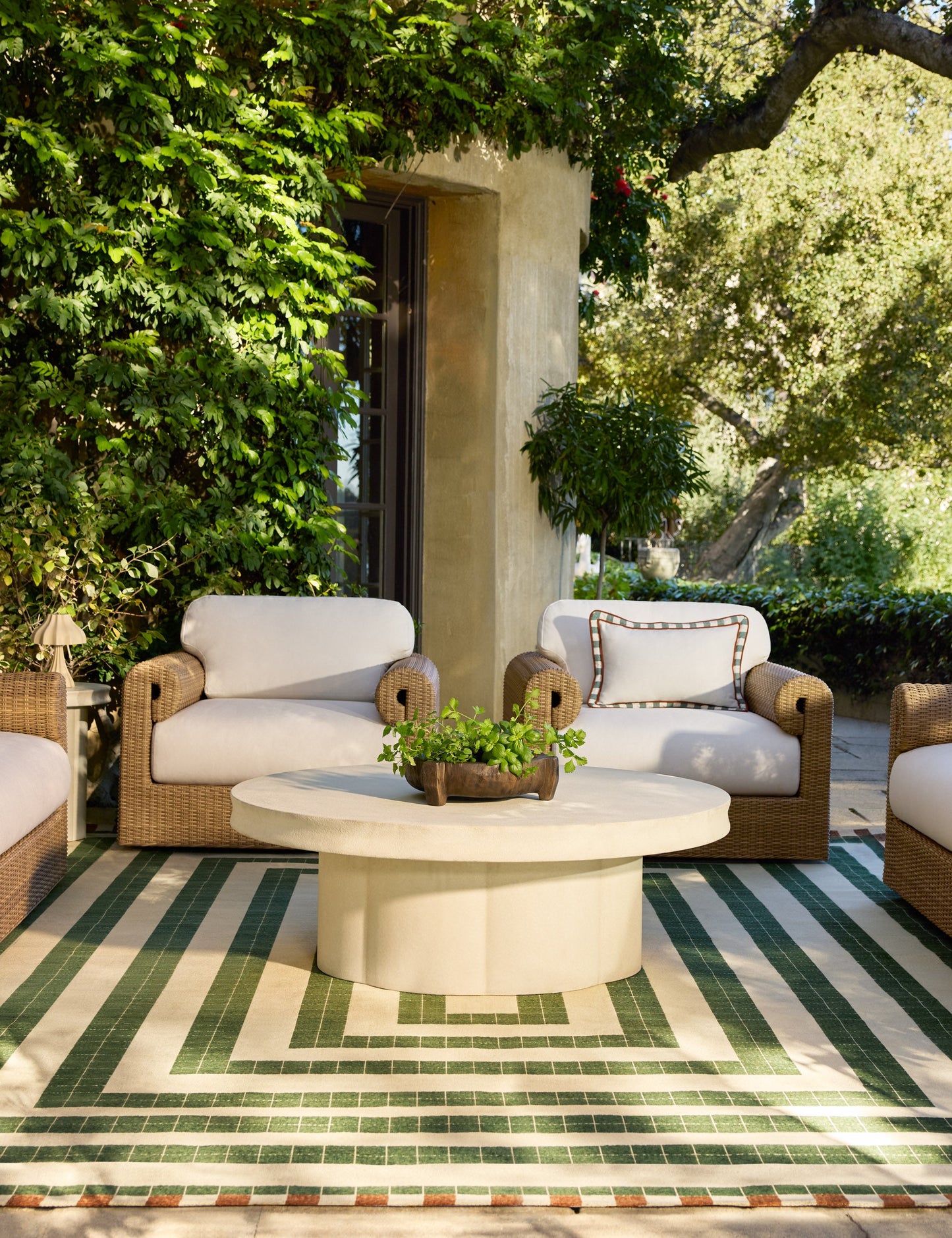 Apel Indoor / Outdoor Round Coffee Table