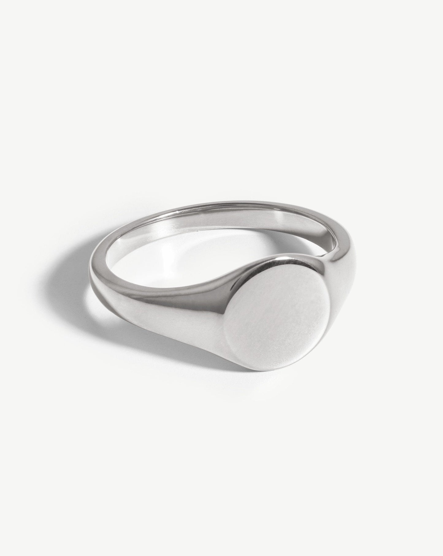 Engravable Round Signet Ring
